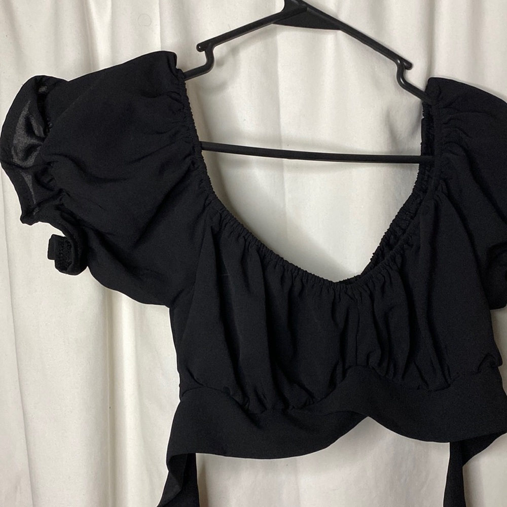 Ruched knot back crop blouse in black